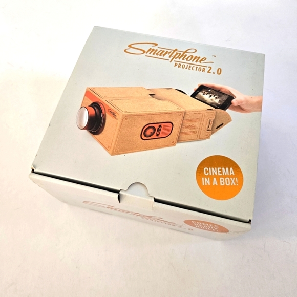 NIB Smartphone Projector 2.0 cinema in a box - Picture 1 of 9